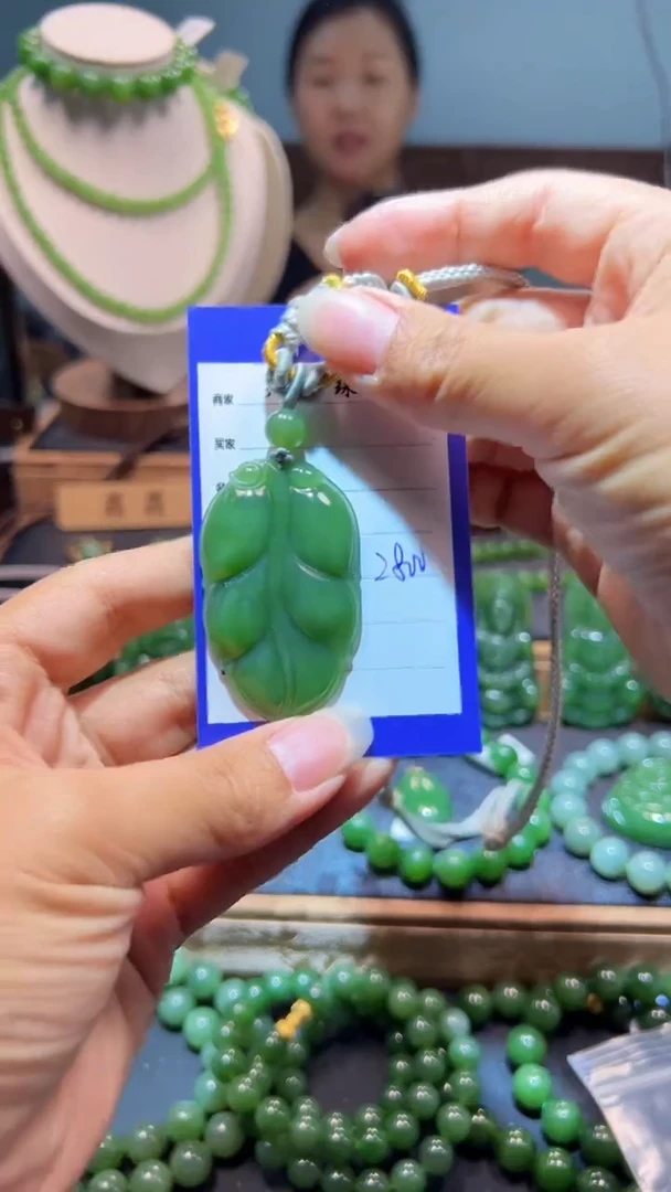 和田玉（碧玉）未镶嵌颈饰1