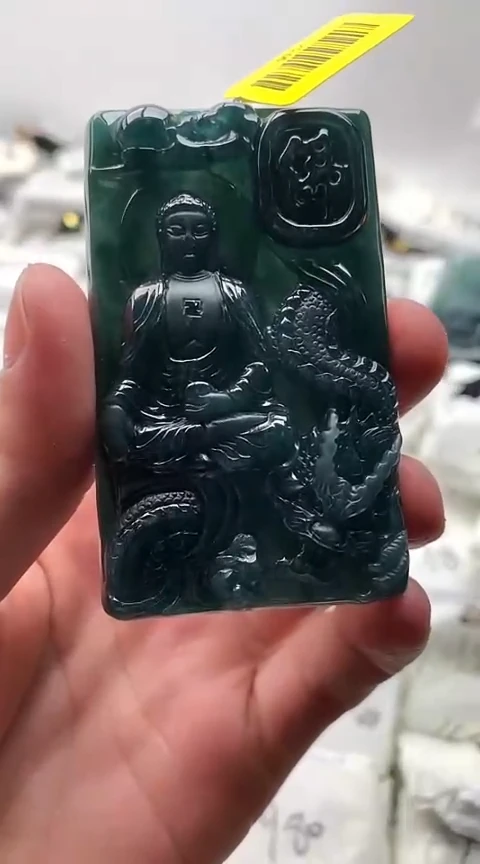 翡翠未镶嵌颈饰阿弥