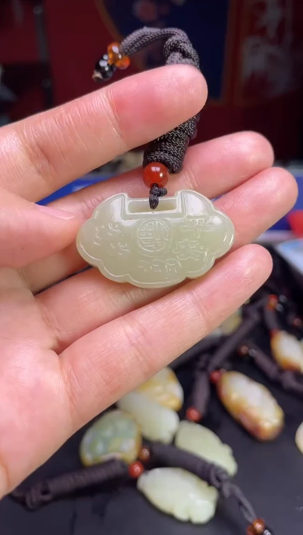 颈饰未镶嵌和田玉1