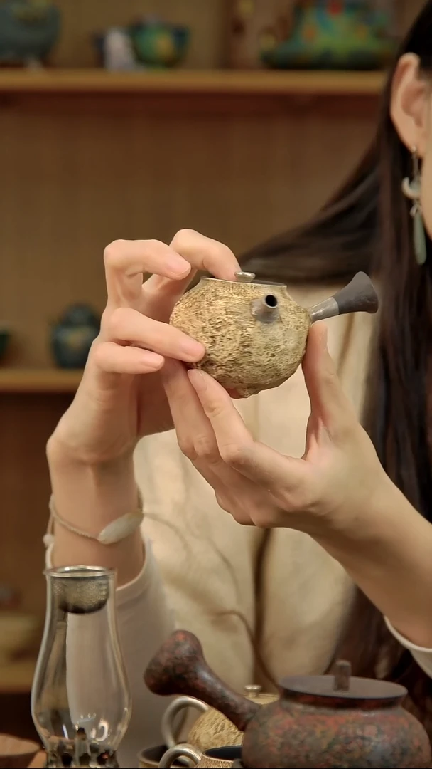 言野手作 粉引仿古三足侧把壶