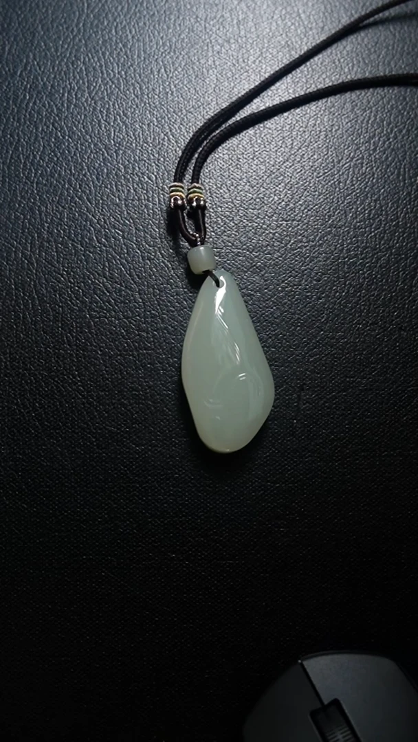 颈饰未镶嵌和田玉吊坠
