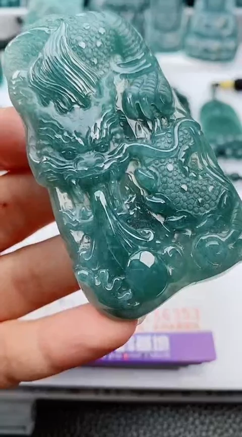 翡翠未镶嵌颈饰