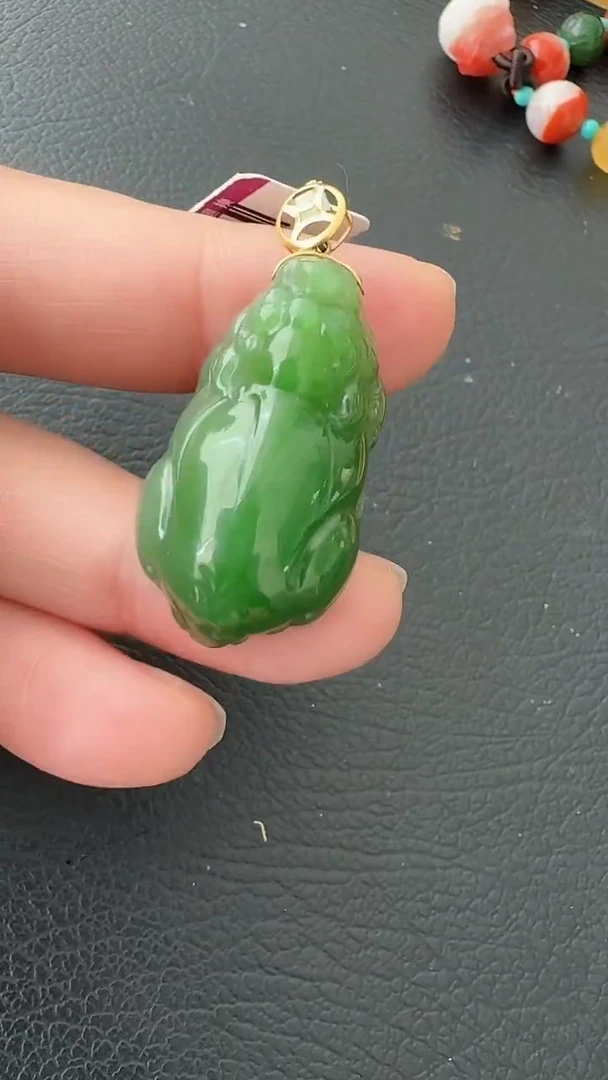 颈饰18K金镶嵌和田玉荣倩