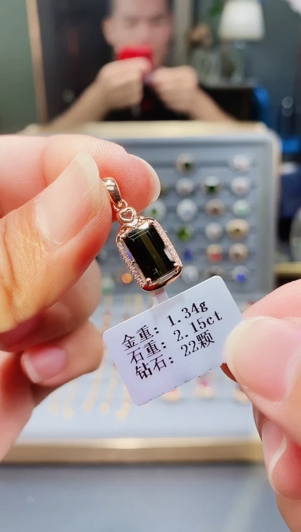 颈饰18K金镶嵌碧玺2.15.