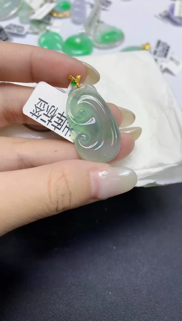 颈饰18K金镶嵌翡翠天然缅甸翡翠A货多样性发一件