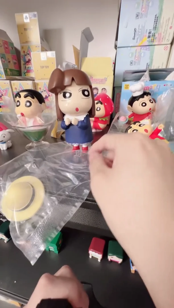 搪胶韩谷正版蜡笔小新派对小爱