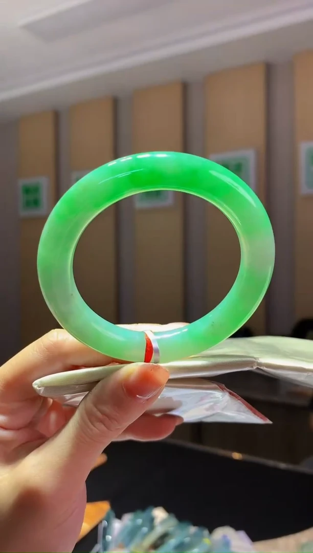 未镶嵌手镯翡翠- C420圈口 55.5全款32万 定金2万