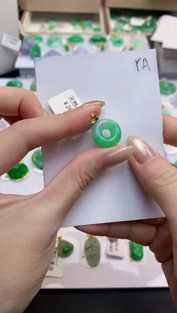 颈饰18K金镶嵌翡翠天然缅甸A货翡翠