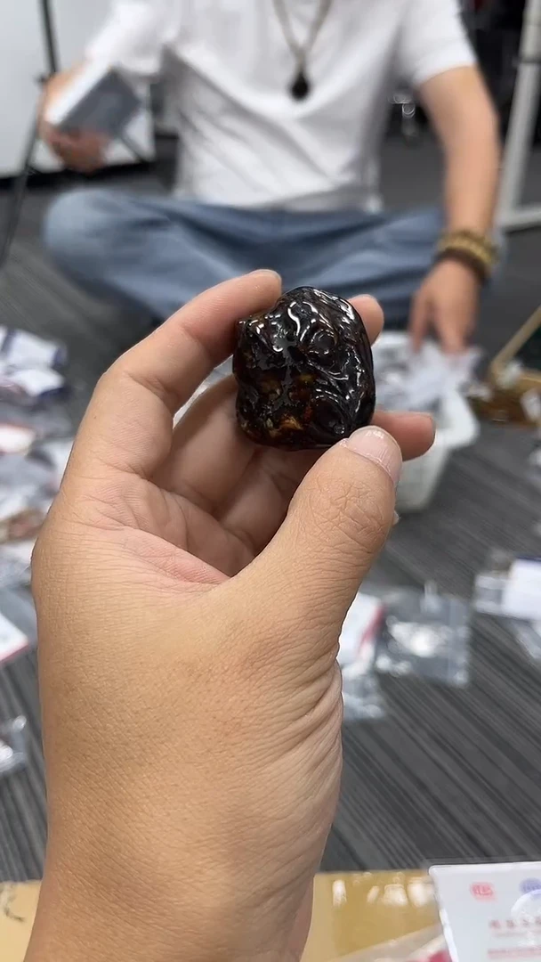 裸石琥珀未镶嵌抚顺琥珀随型多样性发其一