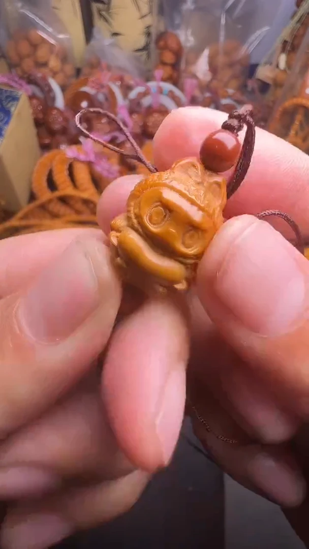 手串橄榄核拉布布
