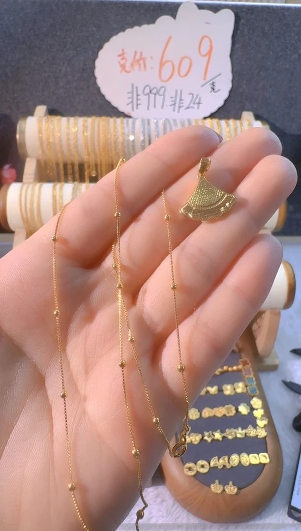 盒仔隔珠 45cm 1.39克 小裙子吊坠 1.92克