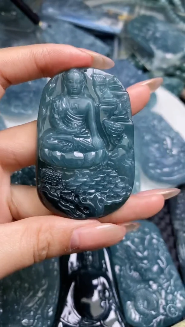 【闪购商品】翡翠颈饰未镶嵌           