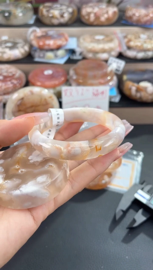 未镶嵌手镯石英质玉56