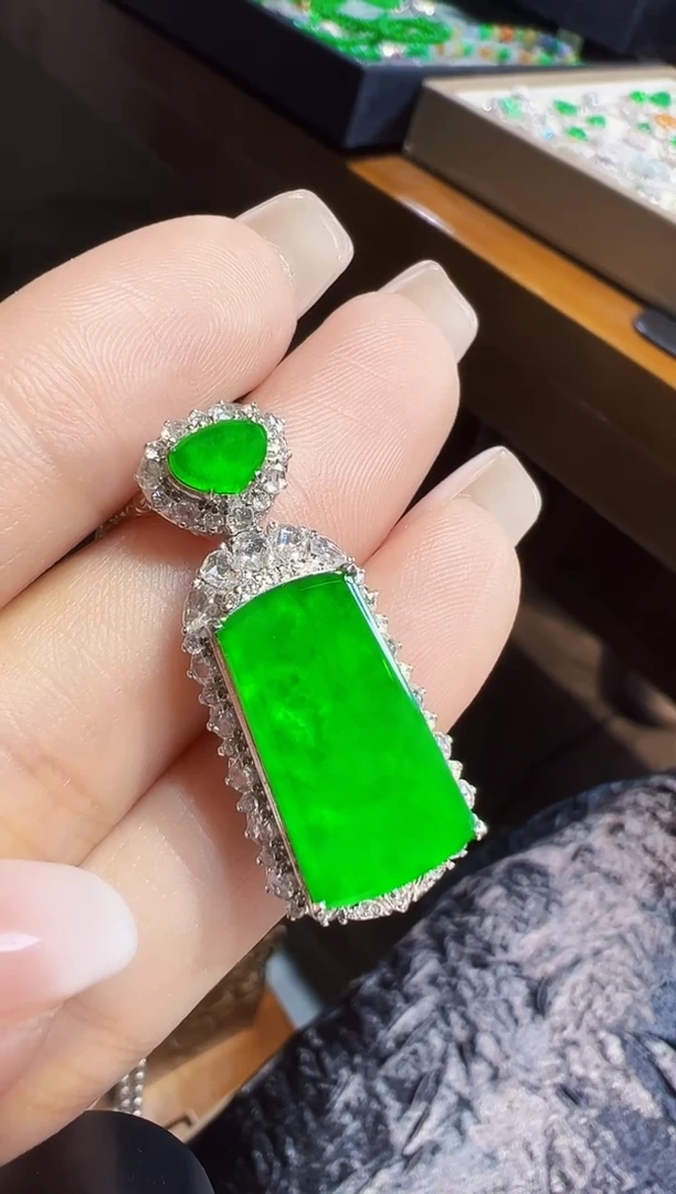 吊坠(不含链)18K金镶嵌翡翠无事牌