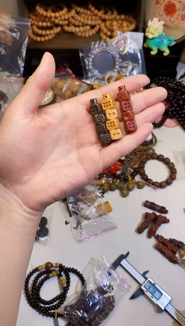 【闪购商品】非洲檀香无事牌骰子拍2发3