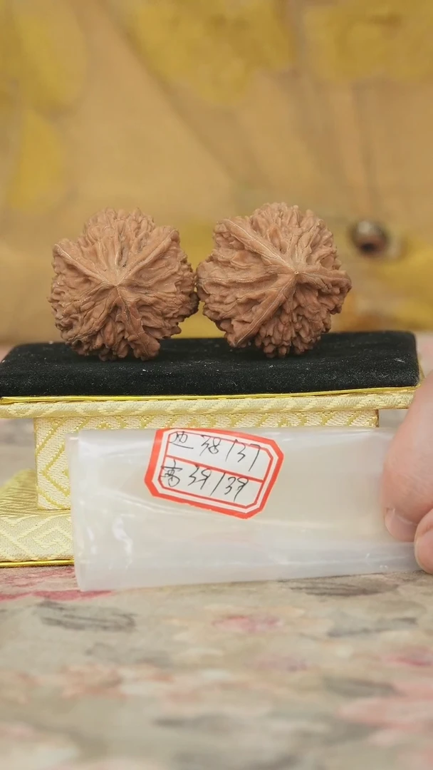把件文玩核桃文山三棱