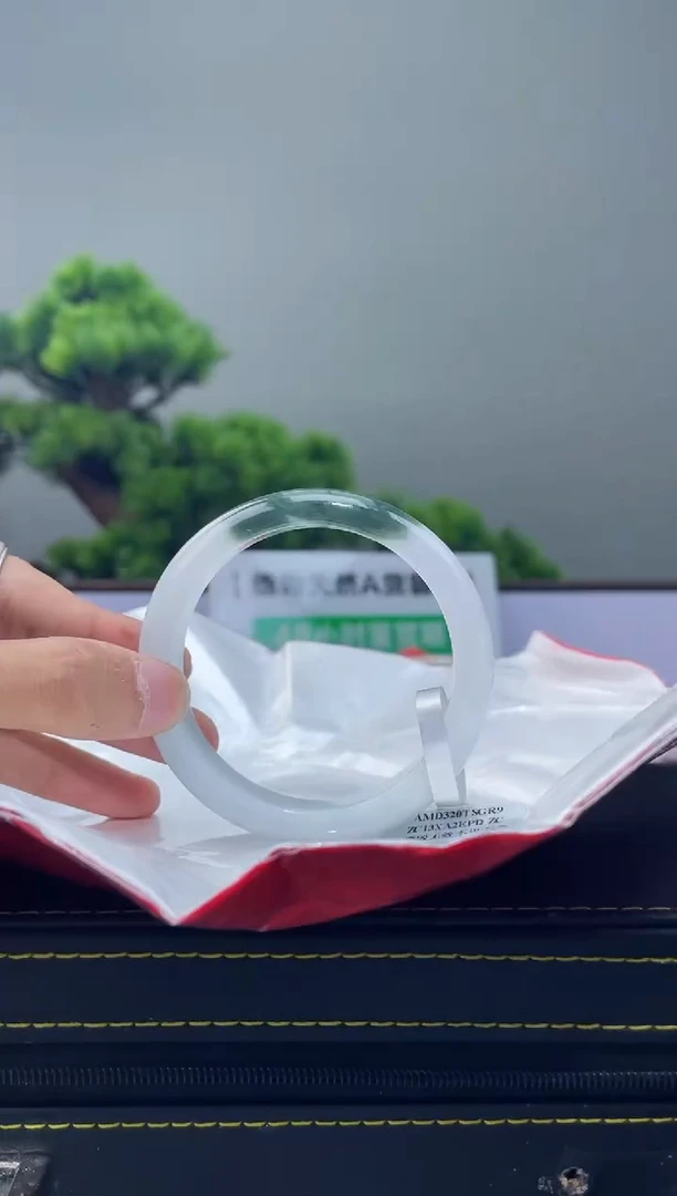 【闪购商品】翡翠手镯未镶嵌手镯19