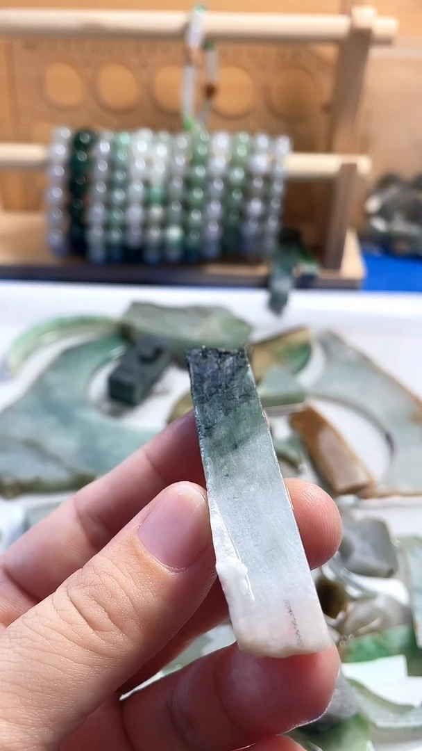 裸石翡翠玉***石翡翠小边料