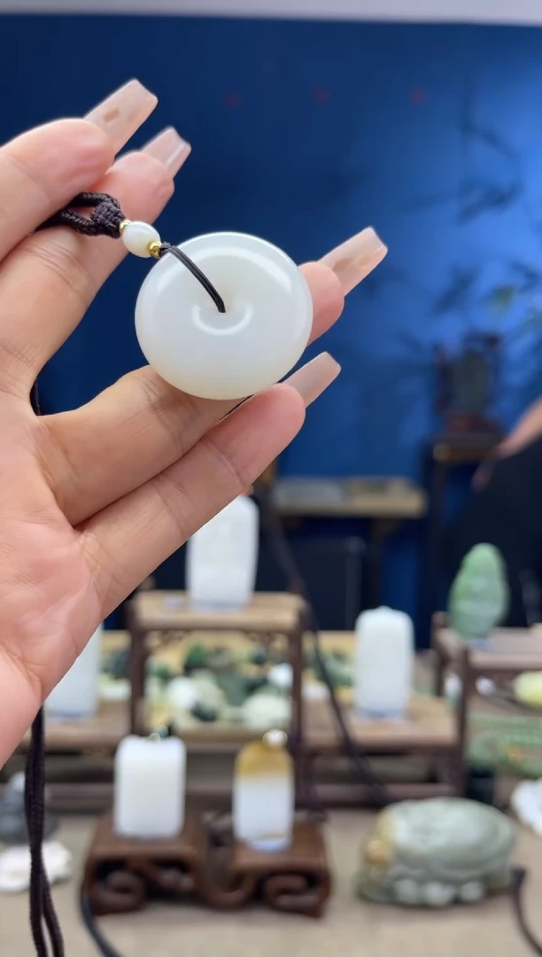 和田玉未镶嵌颈饰1