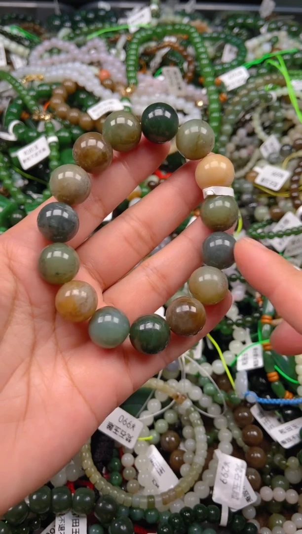 和田玉未镶嵌颈饰1