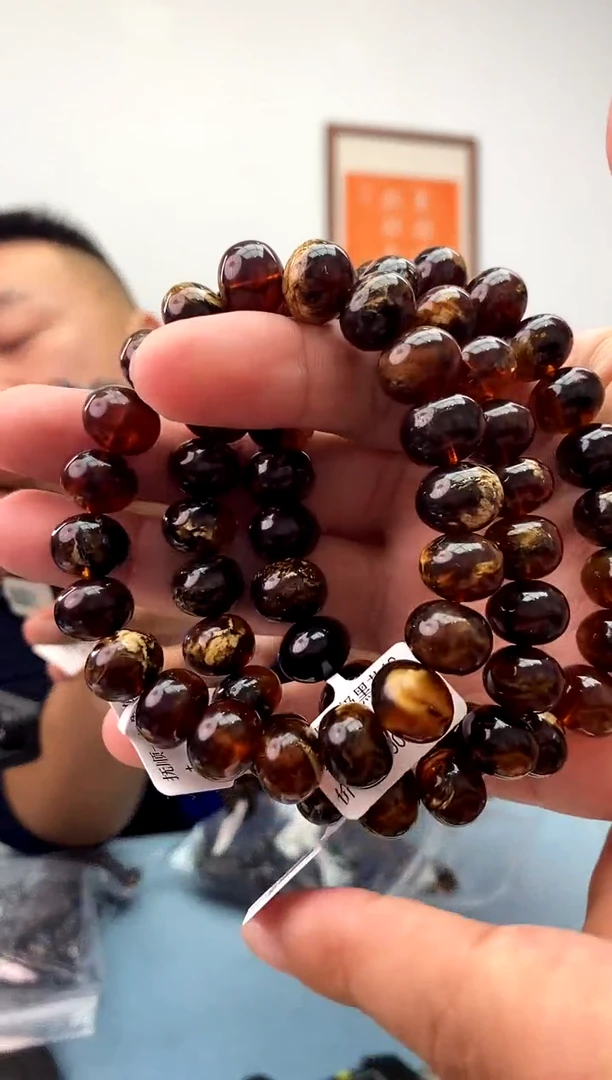 未镶嵌琥珀珠宝奇石假一罚十，抚顺一级黑花多样性发一件