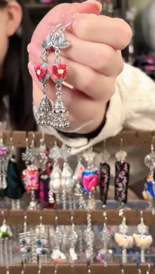 彩云南阁非遗老绣饰品626*