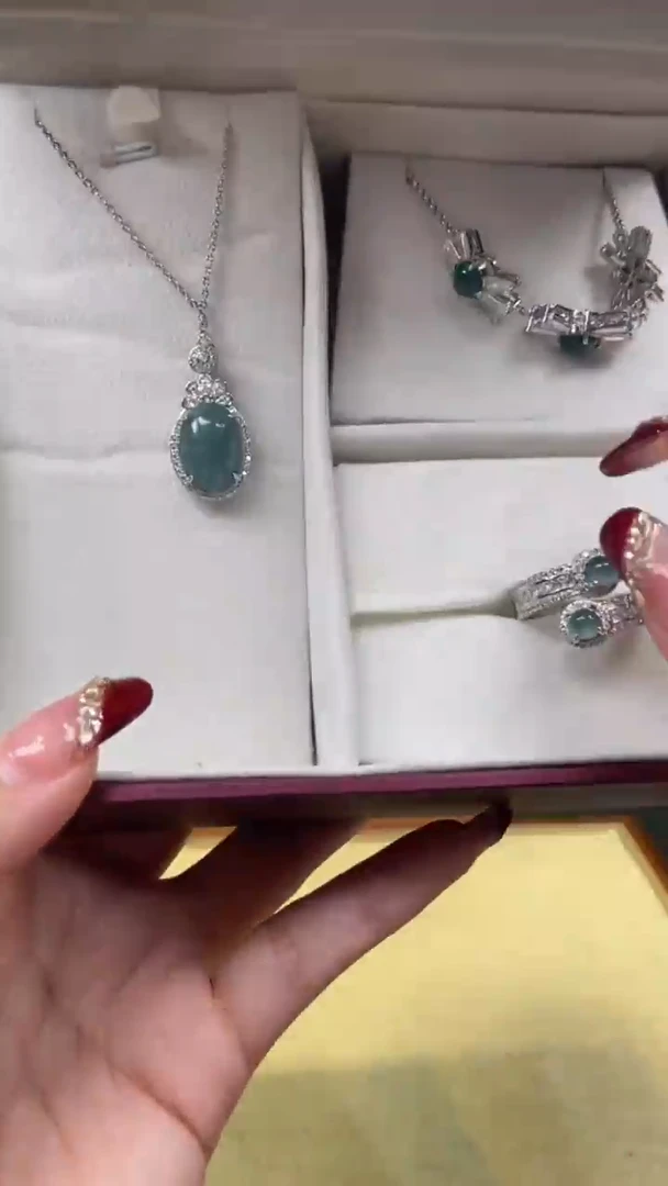 【闪购商品】翡翠颈饰未镶嵌      *A17 (只发一套)