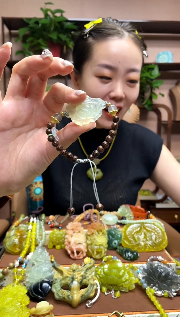 未镶嵌岫玉手牌多样性发货发其中之一
