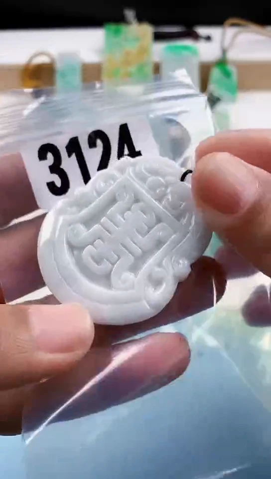 【闪购商品】翡翠挂件未镶嵌天然翡翠吊坠挂件