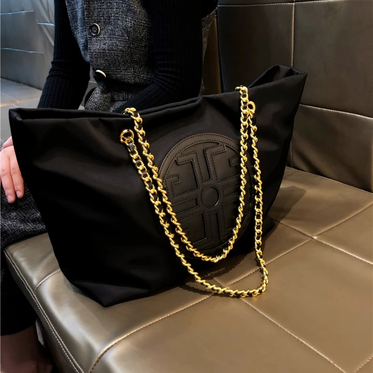 2026年香港品牌托特包暗扣单肩包高级感通勤单肩手提包女士小方包