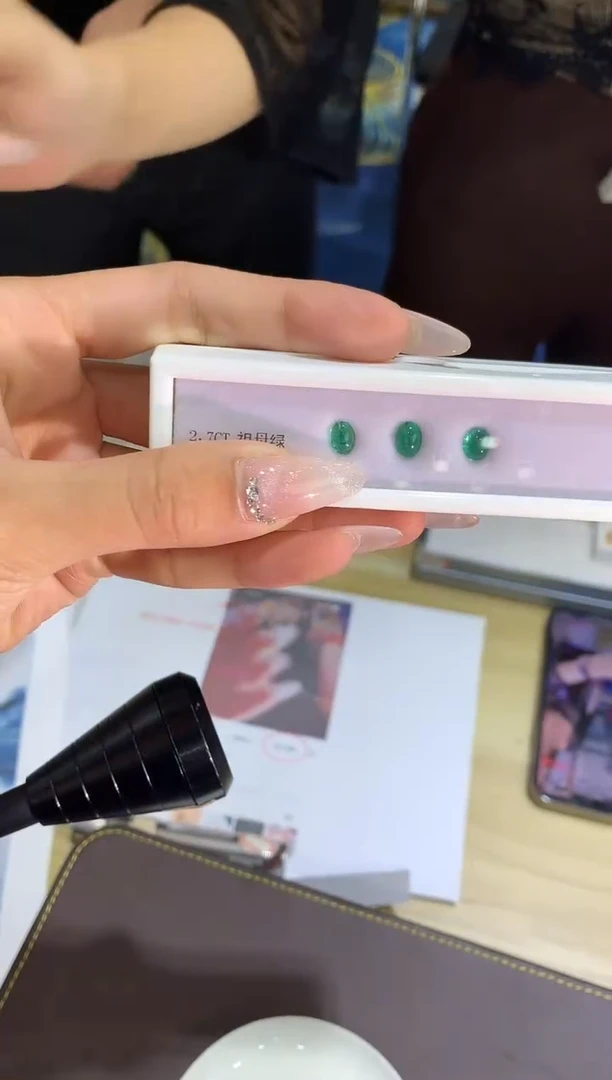 【闪购商品】祖母绿裸石未镶嵌FL006  2.7ct一盒发货