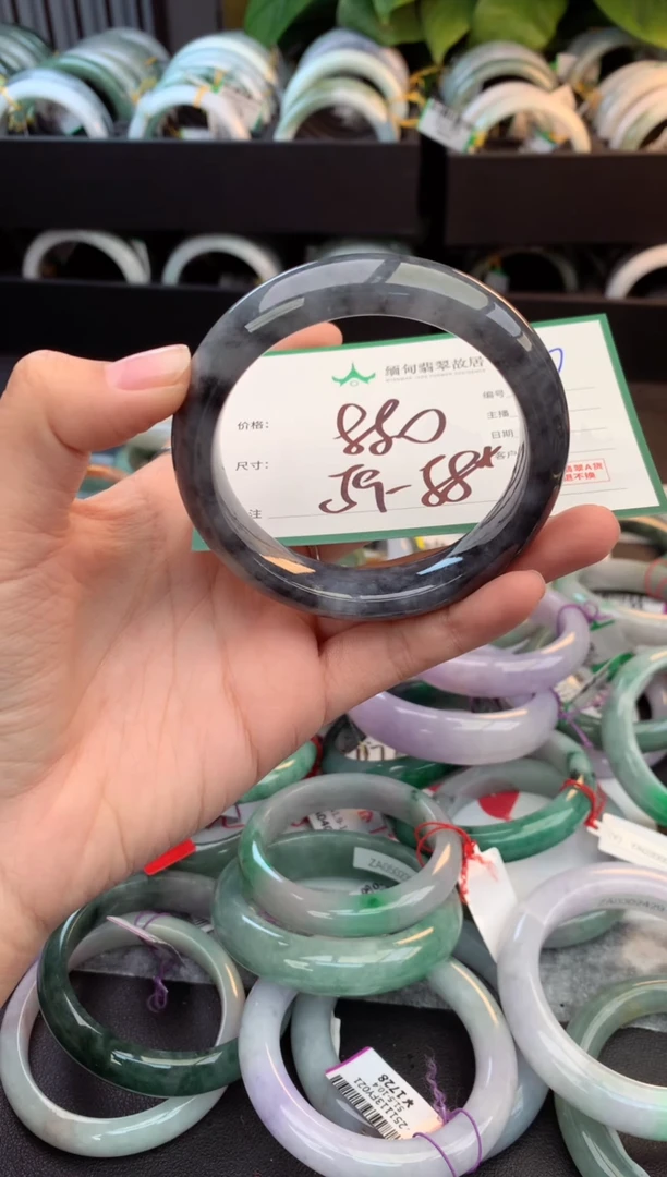 未镶嵌定制翡翠毛货需精细抛光+多人