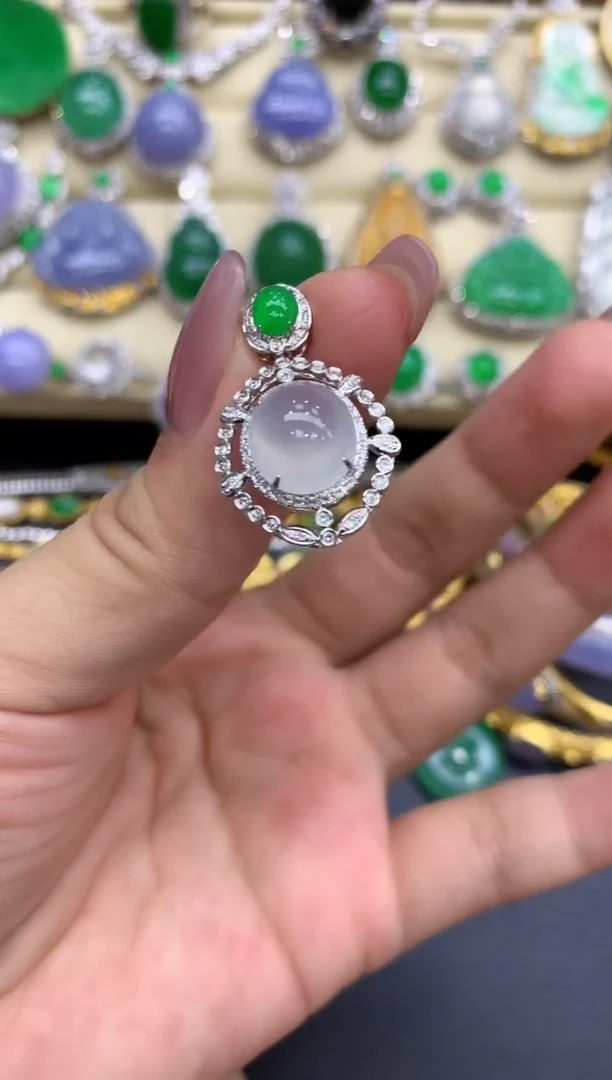 颈饰18K金镶嵌翡翠112-中国好珍宝