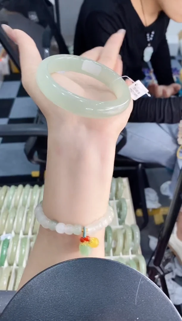 未镶嵌手镯石英质玉w173-DB多样性发货57+