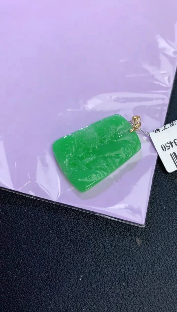 颈饰18K金镶嵌翡翠赠礼盒证书 麦麦