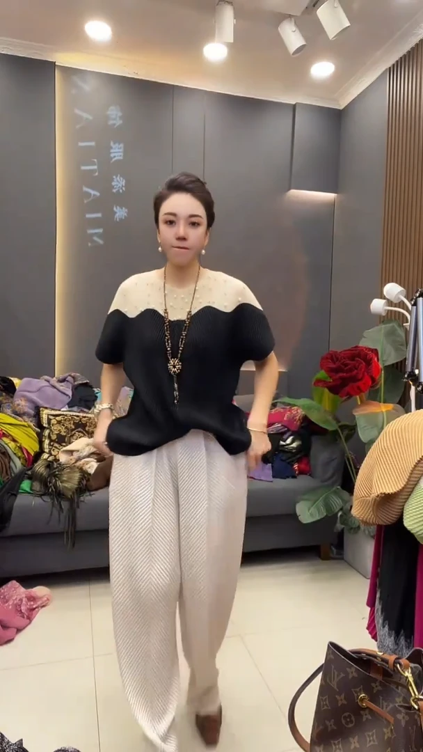 聚酯纤维（涤纶）黑色 珠珠衫