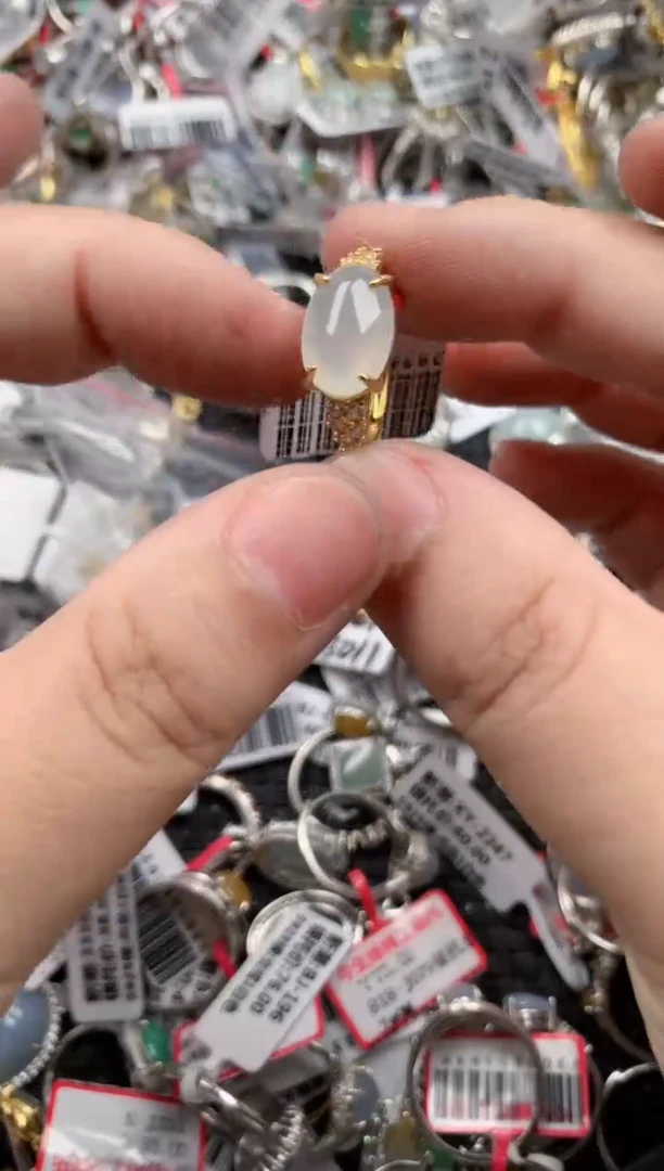 银S925镶嵌戒指翡翠666          4