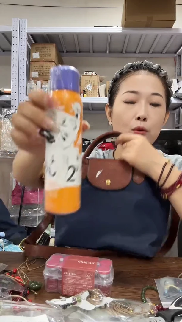 PVC给主播点点小红心芭比定妆喷雾一瓶