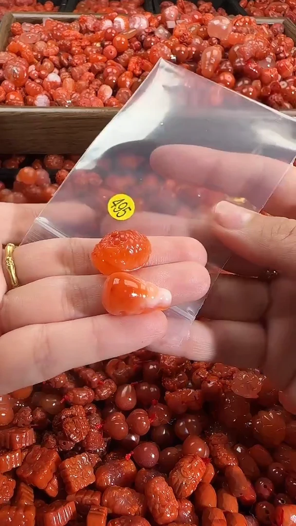 颈饰未镶嵌南红玛瑙1