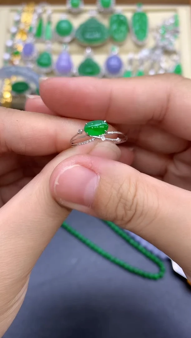 18K金镶嵌戒指翡翠202-中国好珍宝