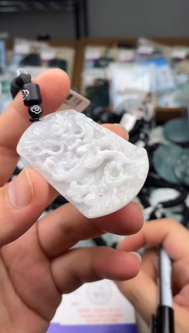 翡翠未镶嵌颈饰秀***哟 多样性发其一