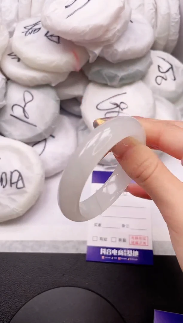 【闪购商品】石英质玉手镯未镶嵌25K56-50