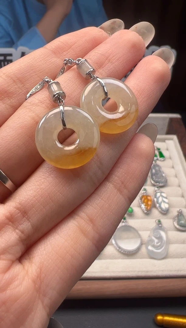 18K金镶嵌翡翠耳饰缅甸珠宝严选