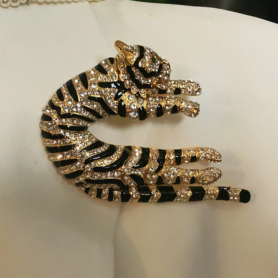 合金仿水晶胸针 精致百搭【肯辛顿骑士】复古宫廷老虎胸针轻奢