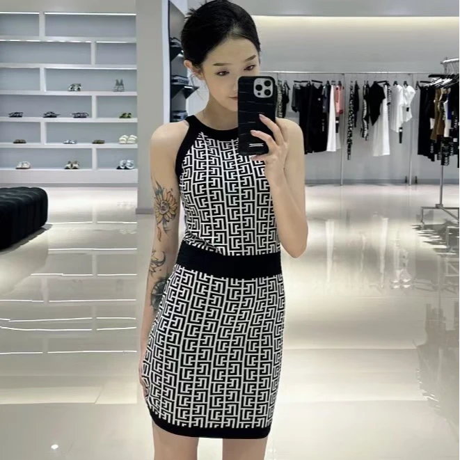 99新 BALMAIN/巴尔曼 H12455 棕色字母满印无袖针织连衣裙 38码