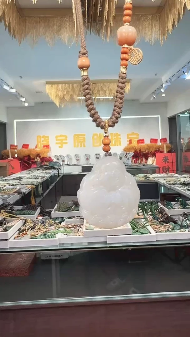 颈饰未镶嵌和田玉吊坠