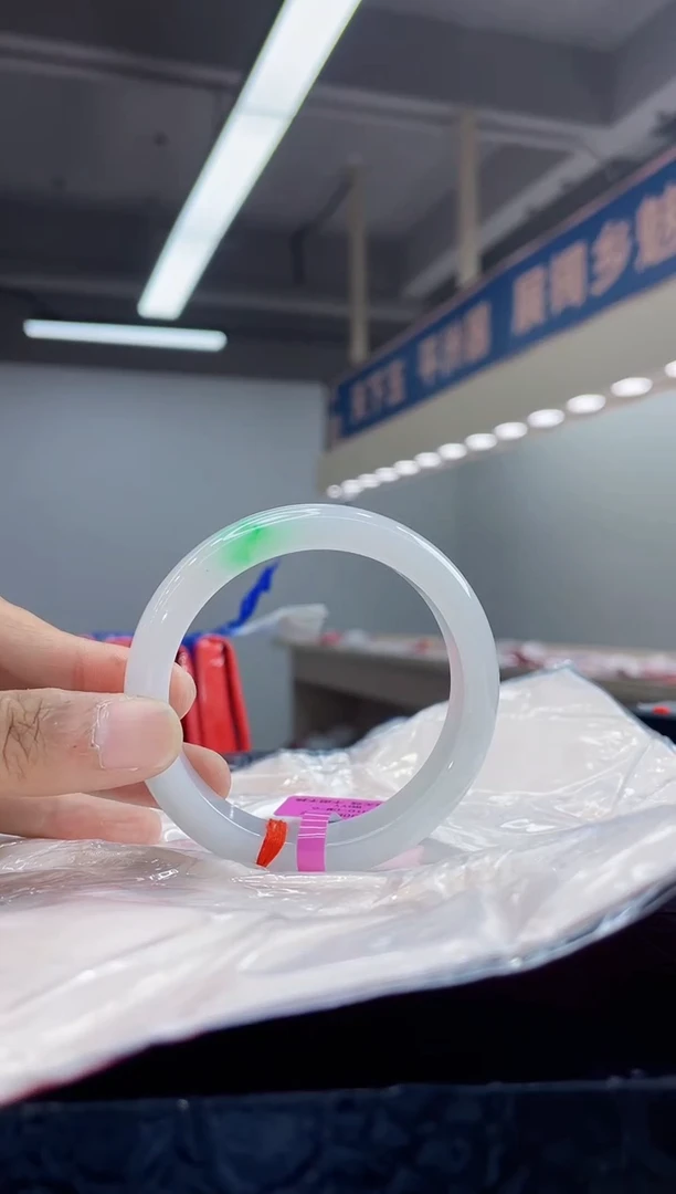 翡翠手镯未镶嵌手镯4