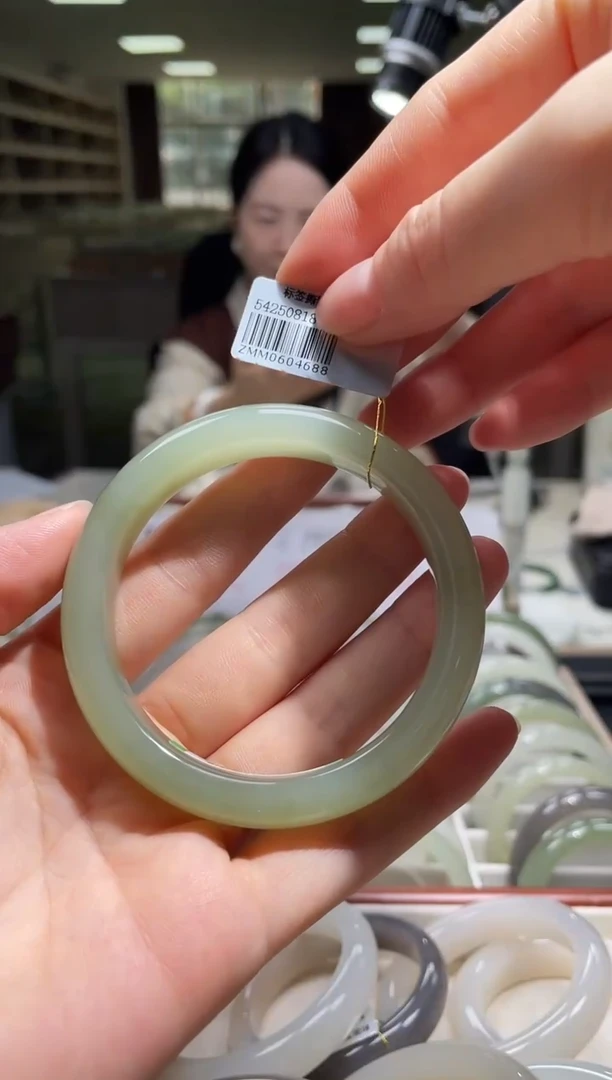 未镶嵌手镯和田玉56圈口 4688