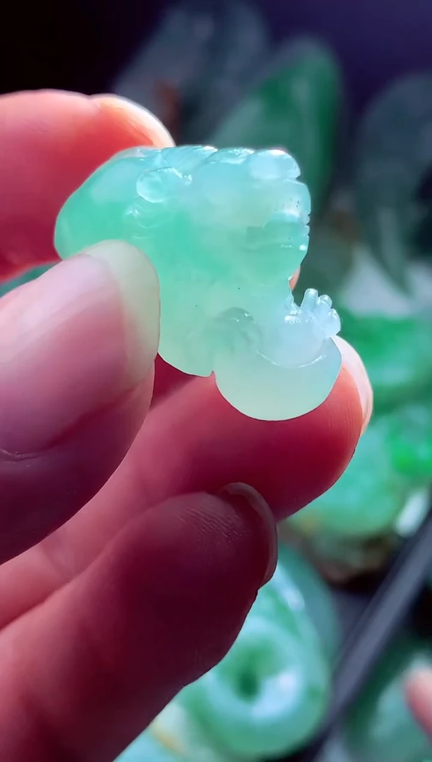 未镶嵌定制翡翠山**?翡翠毛货定制