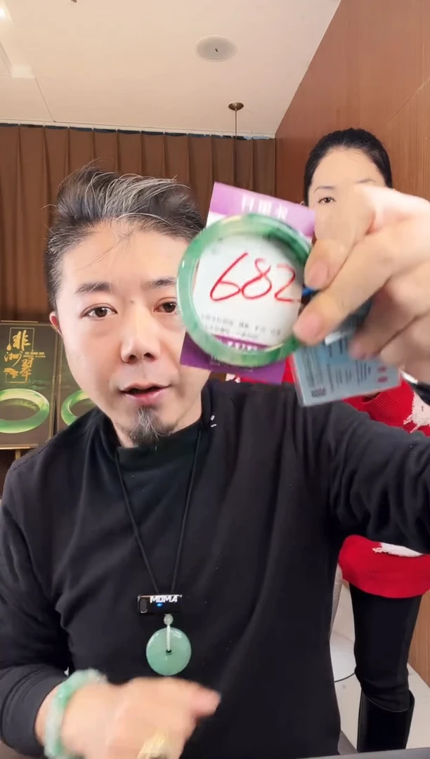 【闪购商品】石英质玉手镯未镶嵌非洲翠